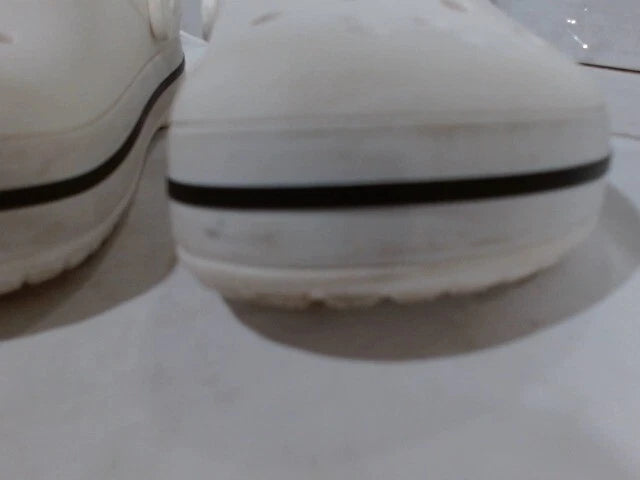 UsedVeryGood_Crocs Unisex-Adult Crocband Clog, White, 6 Women/4 Men_White_Sz6