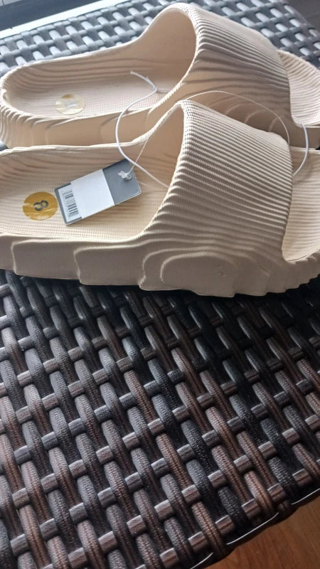 NEW!!  Men's Memory Foam Sandal Flip Flops Select Size 8 Us