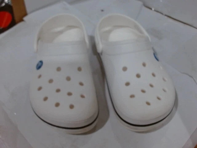 UsedVeryGood_Crocs Unisex-Adult Crocband Clog, White, 6 Women/4 Men_White_Sz6