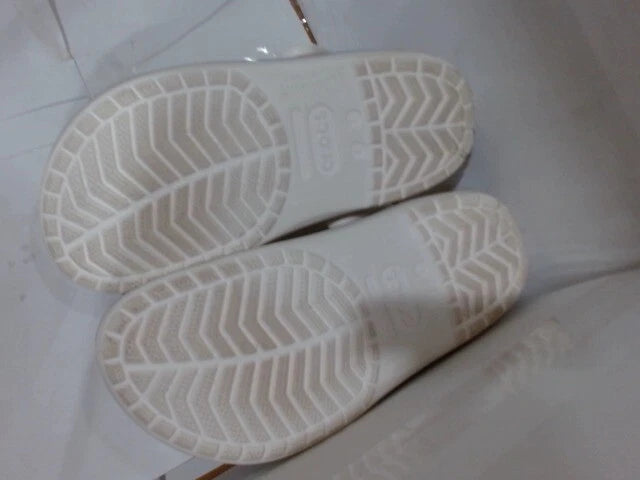 UsedVeryGood_Crocs Unisex-Adult Crocband Clog, White, 6 Women/4 Men_White_Sz6