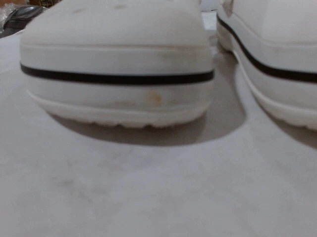 UsedVeryGood_Crocs Unisex-Adult Crocband Clog, White, 6 Women/4 Men_White_Sz6