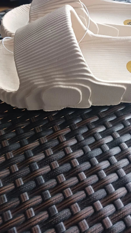 NEW!!  Men's Memory Foam Sandal Flip Flops Select Size 8 Us