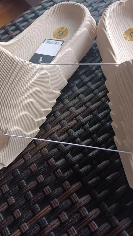 NEW!!  Men's Memory Foam Sandal Flip Flops Select Size 8 Us